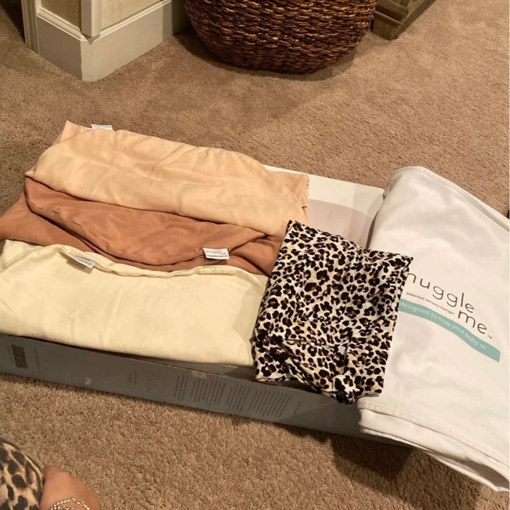 Snuggle Me Organic Infant Lounger and 4 Covers